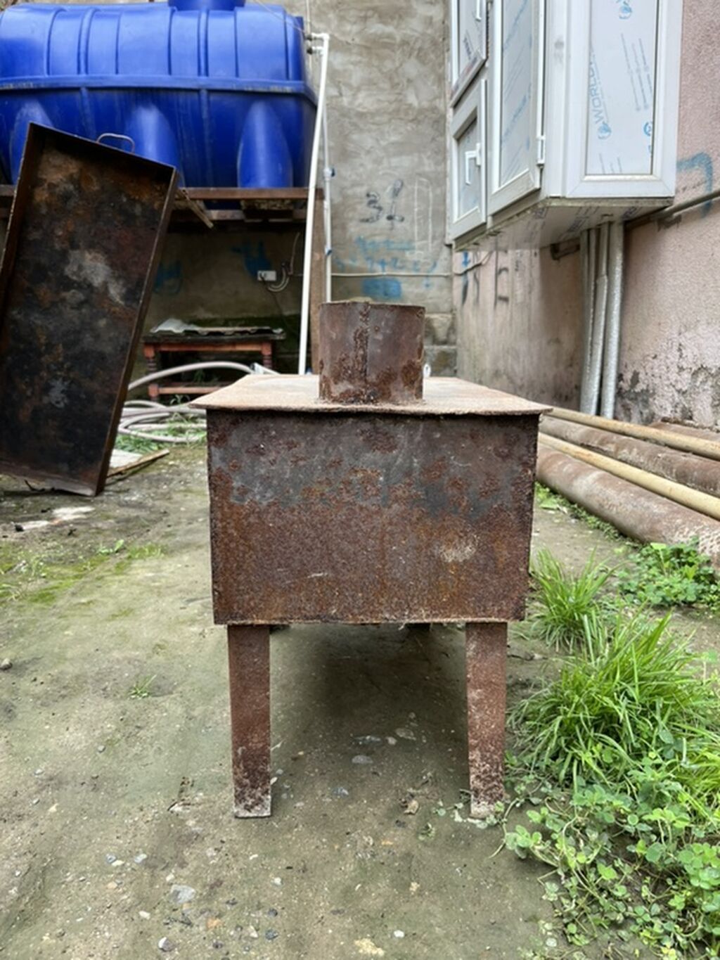 Metal soba satılır. Qalın metaldan hazırlanmış, ayaqlı konstruksiyaya — Kaminlər, Mehdiabad (2)