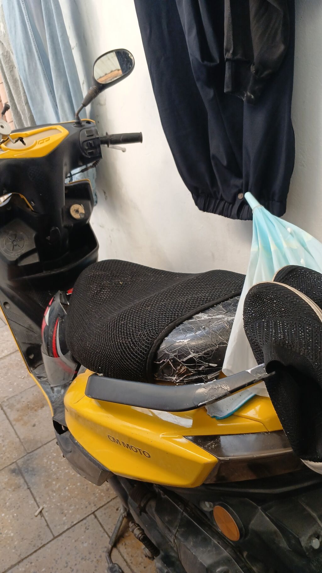 Sarı-qara rəngdə şəhər skuter/moped. Texniki və dizayn — Mopedlər və skuterlər, Bakı (4)