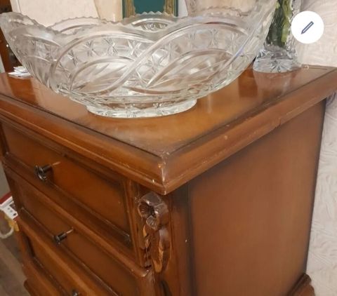 Sovetin xrustal meyvə qabı,qalındır böyükdür,ağır olduğu ücün masada — Bakı