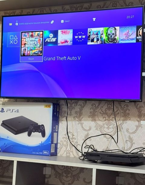 Sony PlayStation 4 (PS4) Slim – 500 GB, HDR dəstəyi ilə Praşifkalıdır — Bakı
