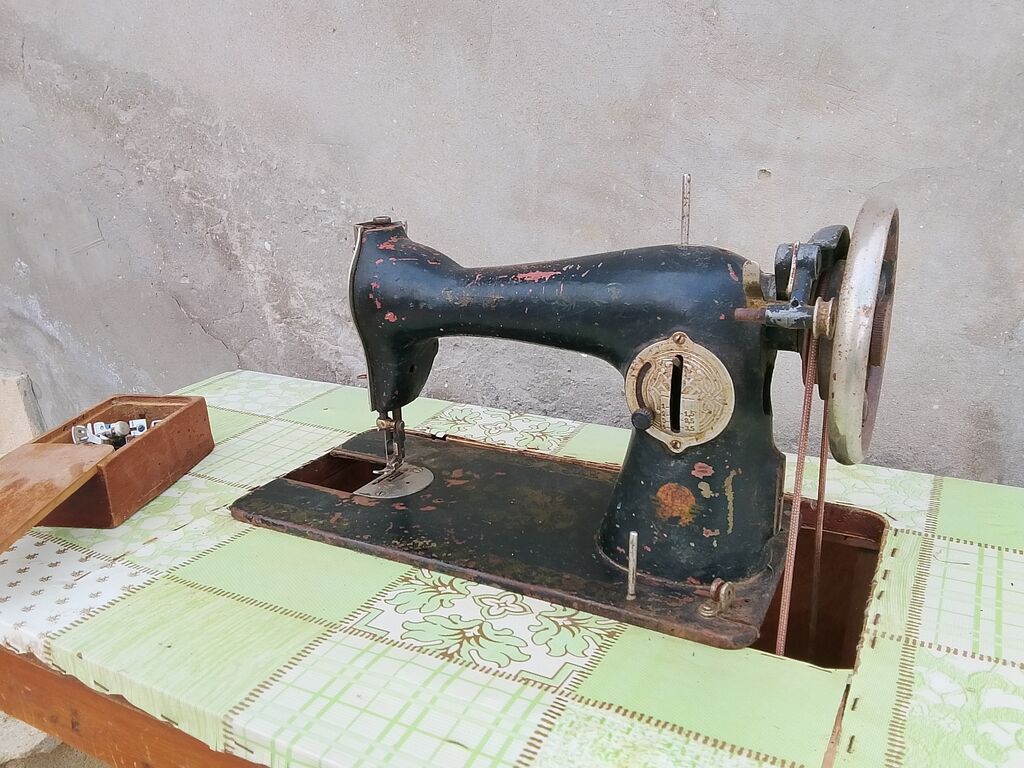 Ayaq pedallı, masaüstü tikiş maşını komplekti Satılır Münasib Qiymete — Digər, Bakı (2)