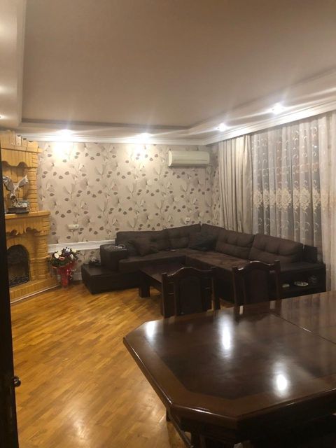 Satılır 4 otaqlı köhnə tikili 120 m² — Bakı
