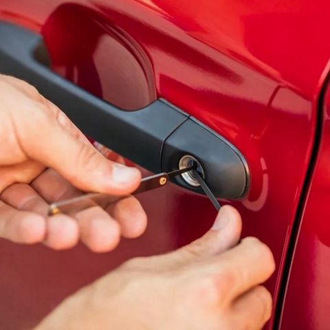 Avtomobil qapılarının açılması — 10 ₼ · Bakı · Avtoxidmət və diaqnostika Avtomobil qapılarının açılması — Bakı