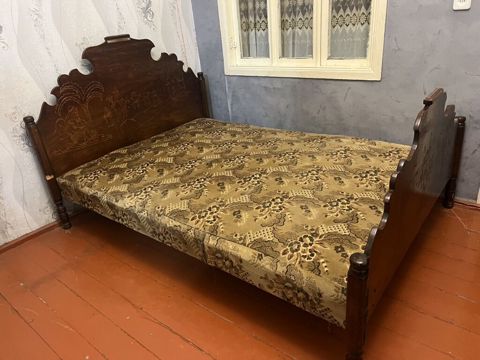 Taxta çarpayı – klassik dizayn - Material: masif taxta (tünd rəngli) — Bakı