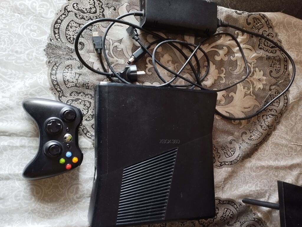 Xbox 360 Slim oyun konsolu seti Komplekt: - Xbox 360 Slim konsolu — Oyun konsolları, Bakı (2)