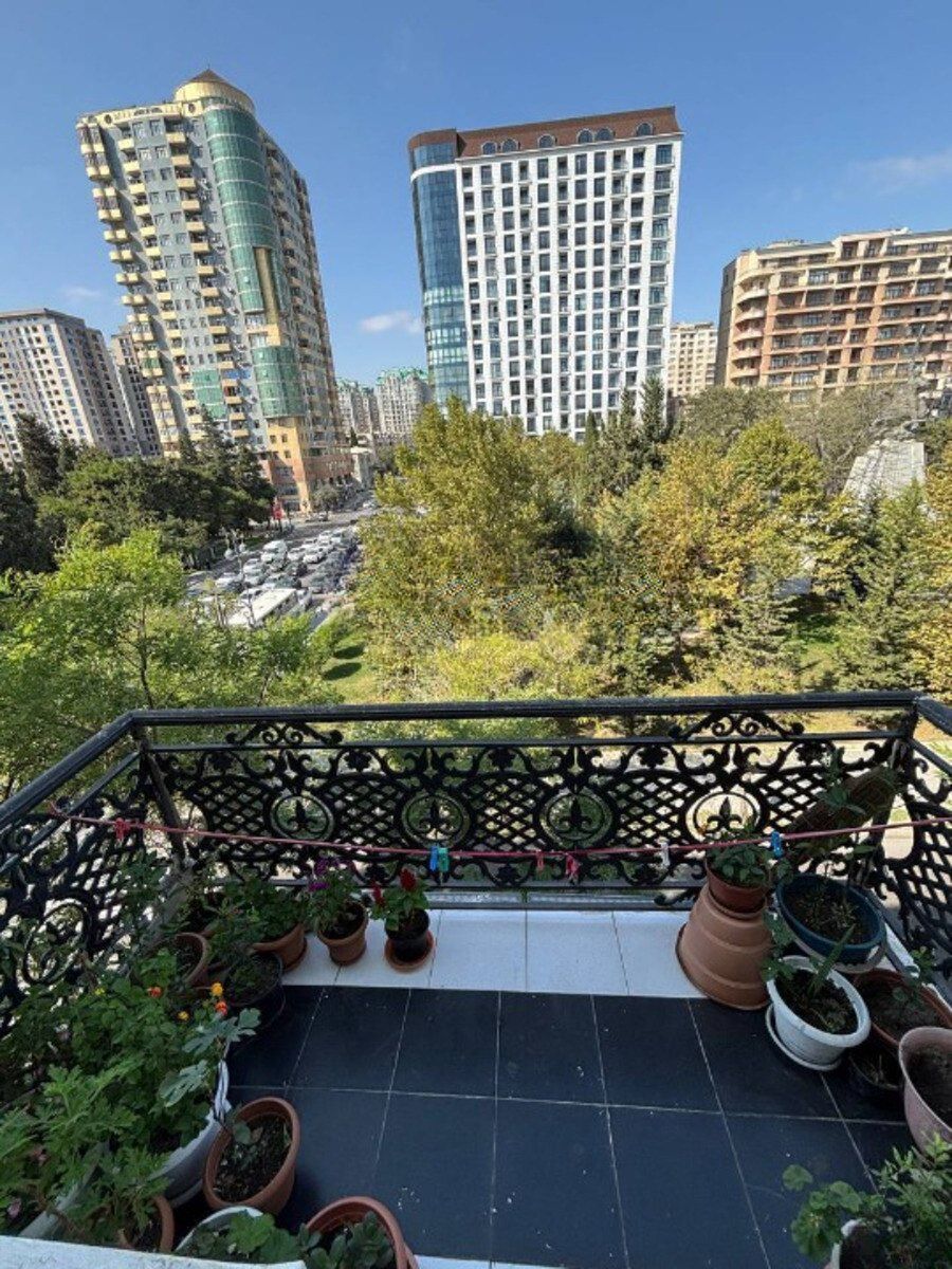 Satılır 4 otaqlı köhnə tikili 120 m² — Mənzil, Bakı (10)