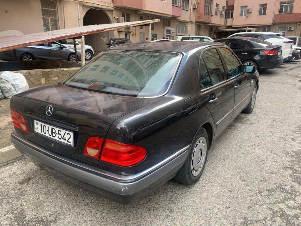 Mercedes E 230, 2.3 L, 1996 il, 300 000 km 10-UB-542 — Avtomobillər, Bakı (4)