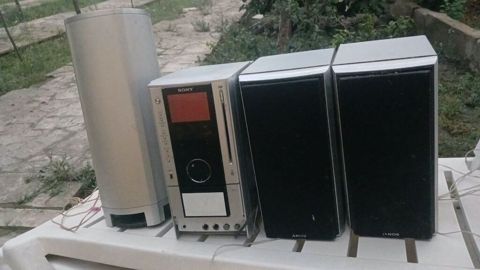 Sony mikro musiqi sistemi – tam komplekt Tərkib: - Mərkəzi bloku olan — Digah