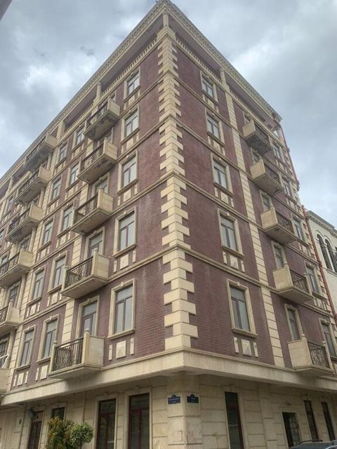 Satılır obyekt 2000 m² — Bakı
