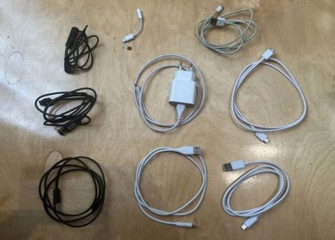 Məişət elektronikası üçün aksesuar dəsti Tərkib: - 1 ədəd divar — 5 ₼ · Bakı · Noutbuk aksesuarları Məişət elektronikası üçün aksesuar dəsti Tərkib: - 1 ədəd divar — Bakı