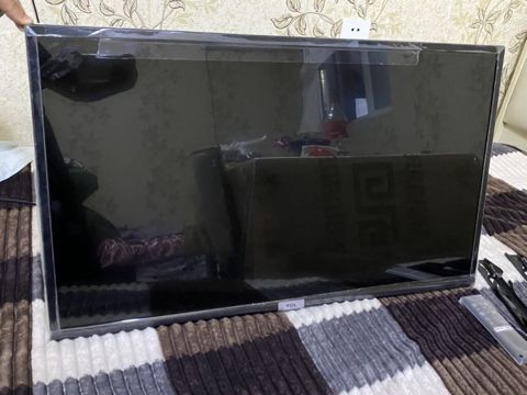 TCL LED televizor - Ekran ölçüsü: təxminən 32–40 düym (korpus — Xırdalan