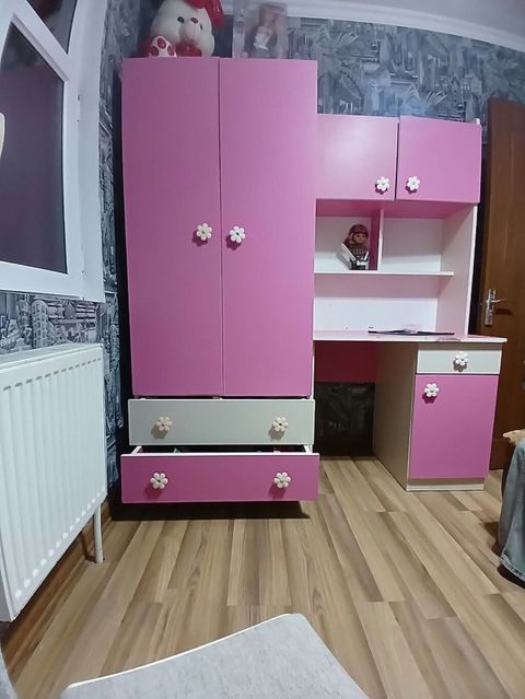 Qız üçün, İşlənmiş, Yazı masası, Dolab — 80 ₼ · Bakı · Uşaq mebeli dəstləri Qız üçün, İşlənmiş, Yazı masası, Dolab — Bakı