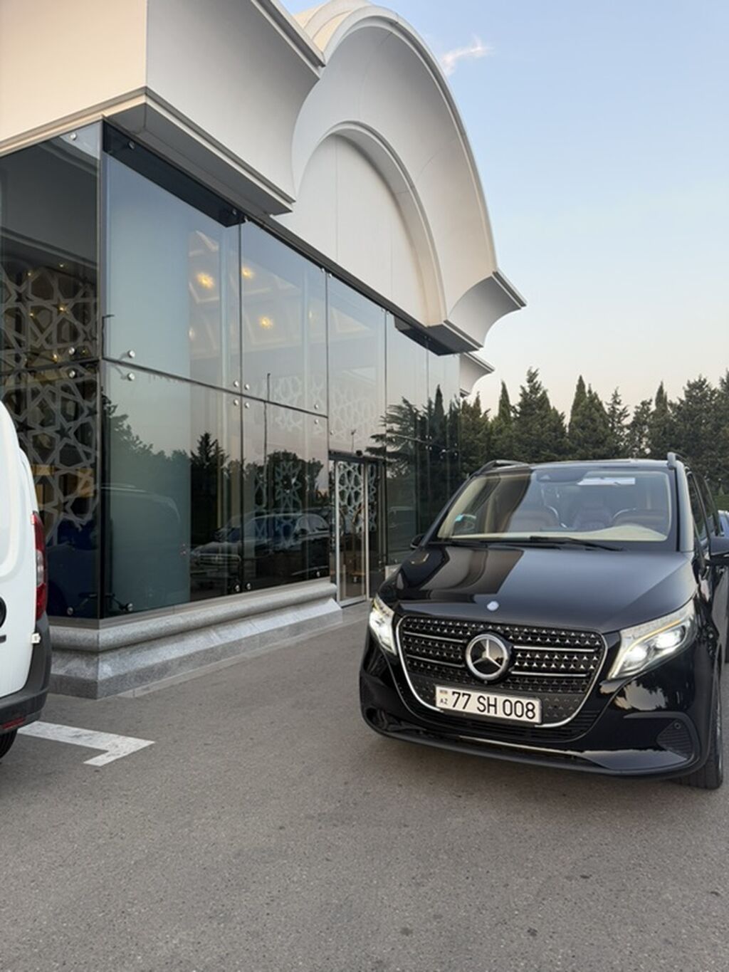 Mercedes‑Benz V‑Class VIP minivan - Eksteryer: qara rəng, xrom 77-SH-008 — Avtomobillər, Bakı (3)