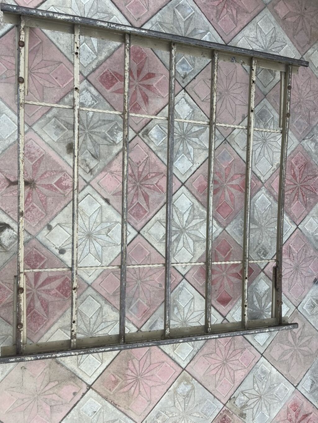 Məhsul: Metal pəncərə barmaqlığı (dəmir təhlükəsizlik qəfəsi) Təsvir — Pəncərələr, qapılar, balkonlar, Digah (4)