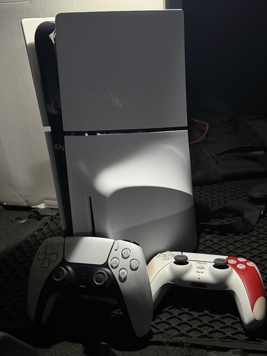 Salam, ideal veziyyetde Playstation 5 slim satilir. Uzerinde 2 eded — Oyun konsolları, Bakı (3)