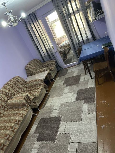 Rüstəmov 36. Metroya 4-5 dəqiqə piyada məsafədədir. 1 in 2 yə — Bakı