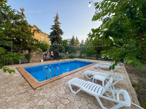 Günlük 4 otaqlı Həyət evi / Villa, 211 m², Quba — Quba