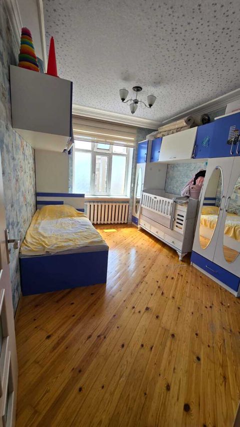 Satılır 4 otaqlı köhnə tikili 100 m² — Bakı