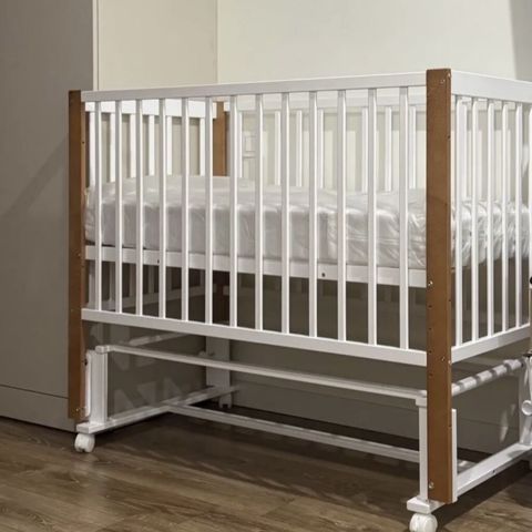 Oğlan və qız üçün, İşlənmiş, Beşik, Matras ilə, Yellənmə mexanizmi ilə — Bakı