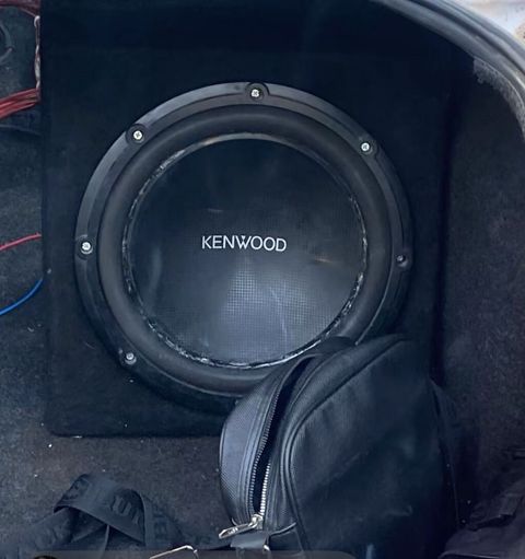 Kenwood 300 rms basavik kənarlarından bas vuranda hava verir başqa — Digah