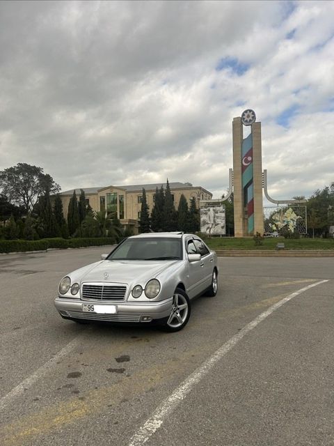 Mercedes E 240, 2.4 L, 1999 il, 253 896 km — Sumqayıt