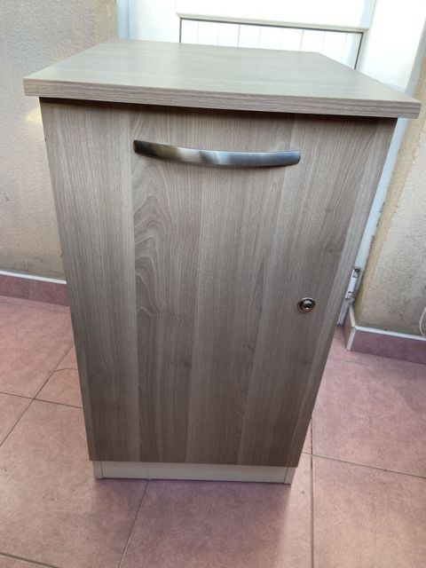 Yaxshi veziyyetdedir, az istifade olunub. Olculer 40x50x70sm — Bakı