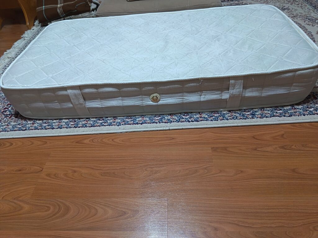 Tək nəfərlik döşək. Açıq rəngli, yumşaq üzlüklü və üst hissəsi — Matraslar, Bakı (3)