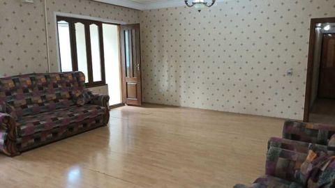 Satılır 4 otaqlı köhnə tikili 120 m² — Bakı