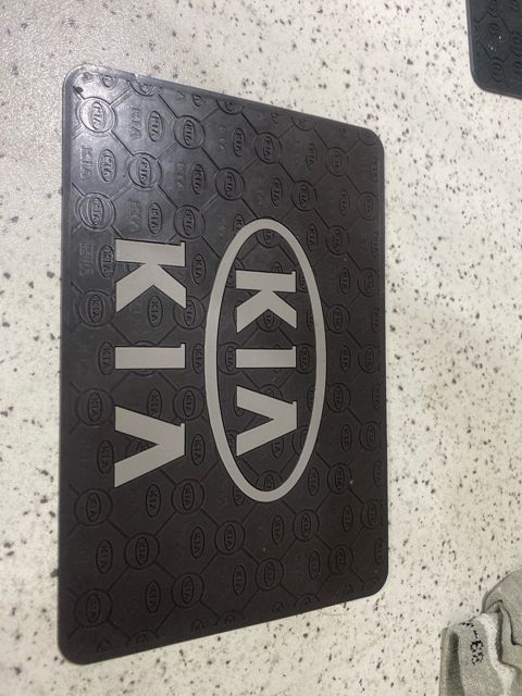 Kia ayaqaltısı — Bakı