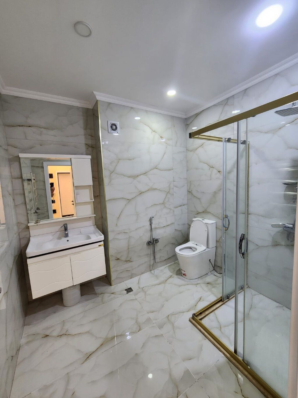 Kirayə: Xətai metrosunun çıxışında 2 otaqlı mənzil Ünvan: Bakı — Mənzil, Bakı (10)