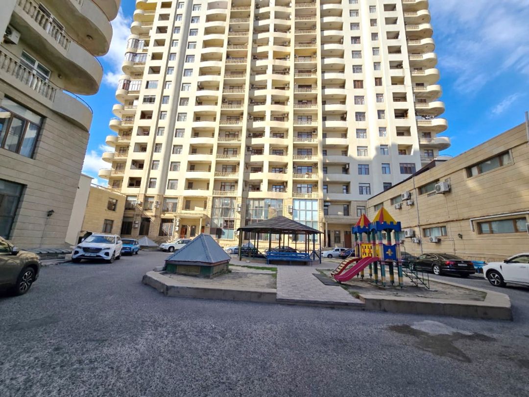 Satılır 4 otaqlı yeni tikili 220 m² — Mənzil, Bakı
