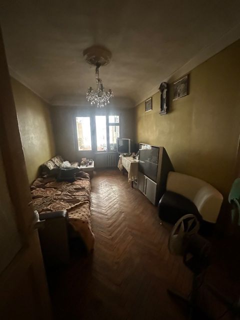 Satılır 4 otaqlı köhnə tikili 120 m² — Bakı