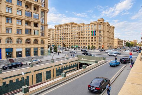 İcarəyə verilir 5 otaqlı köhnə tikili 240 m² — Квартира