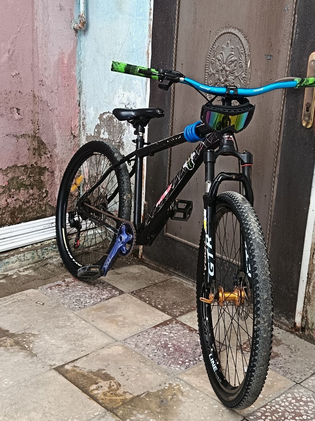 Velosiped – dağ/şəhər tipli, 27.5” təkərli Xüsusiyyətlər: - Çərçivə — Dağ velosipedləri, Bakı