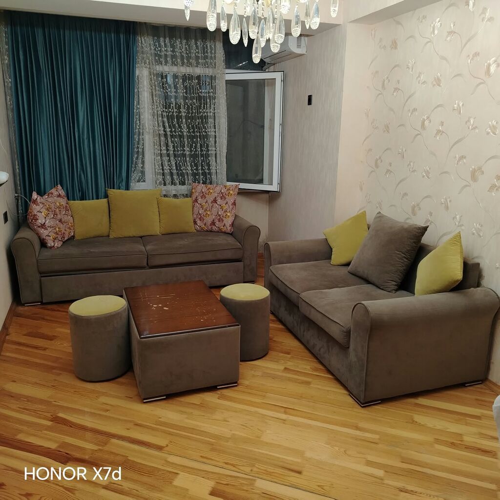İki ədəd divan dəsd şəkildə 600 azn idial vəztətdədi açlr bazaldı — Divanlər, Bakı