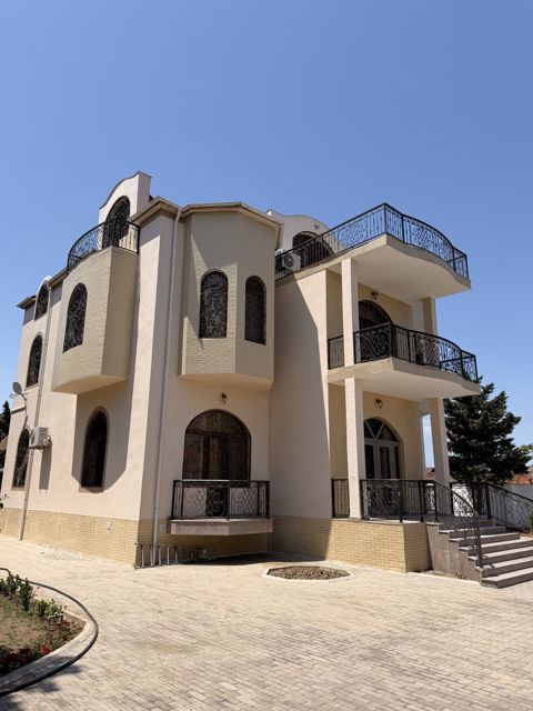 Satılır 6 otaqlı həyət evi/bağ evi 350 m² — Bakı