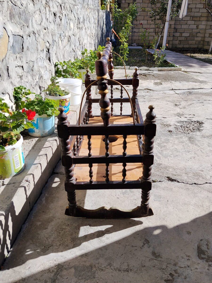 Beşik — Mebel, Bakı (2)