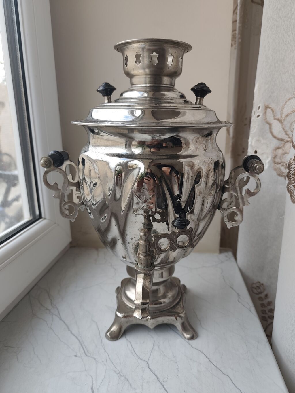 Retro kömürlü samovar – metal korpus, klassik barokko üslublu naxışlı — Samovarlar, Novxanı (4)