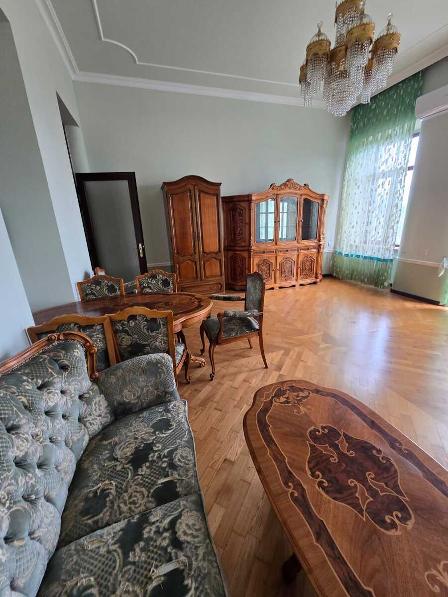 İcarəyə verilir 6 otaqlı köhnə tikili 320 m² — Mənzil, Bakı (7)