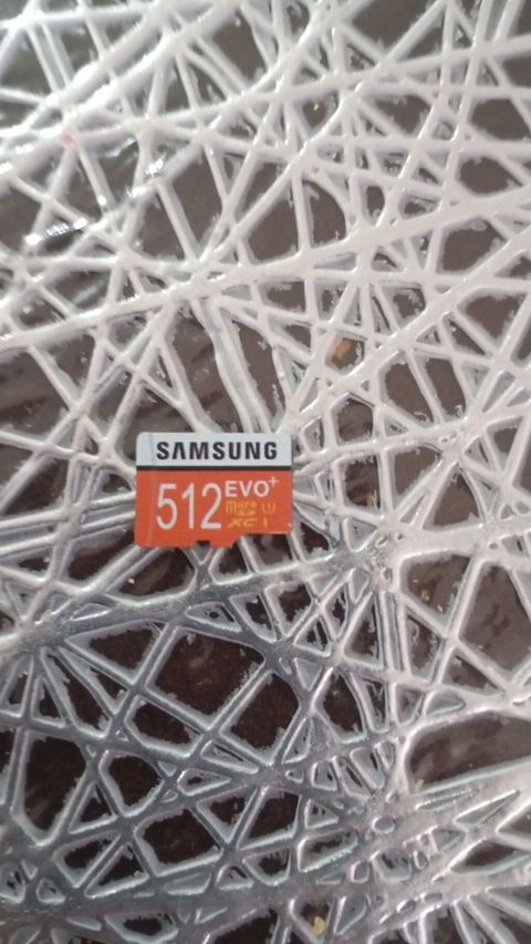 Qutu məzmunu: 1 ədəd Samsung EVO+ 512 GB microSDXC kart. 30-35 manat — Lənkəran