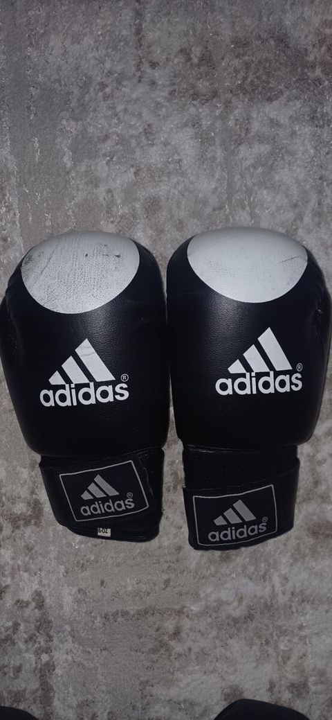 Boks əlcəyi Adidas — Bakı