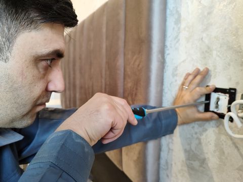 Elektrik xidməti — Bakı
