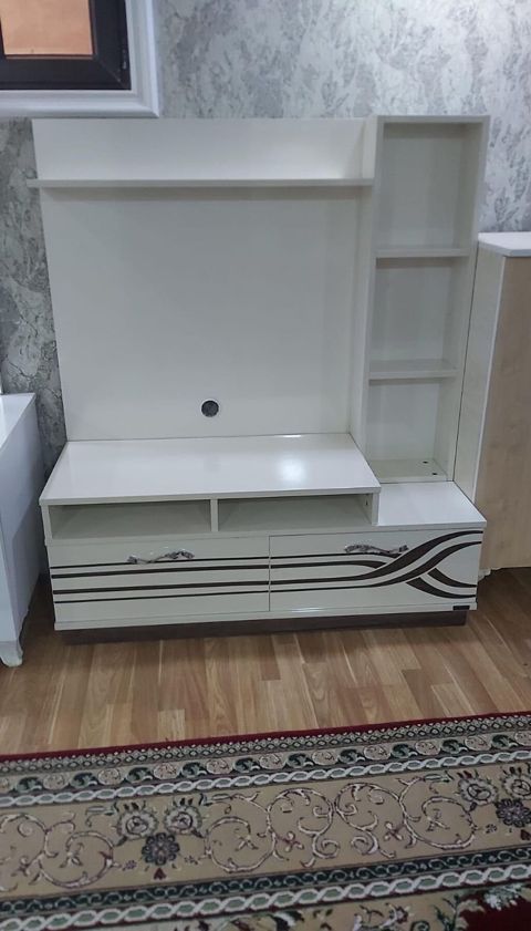 Ağ rəngli TV stendi və media konsolu - Material: parlaq səthə malik — Gəncə