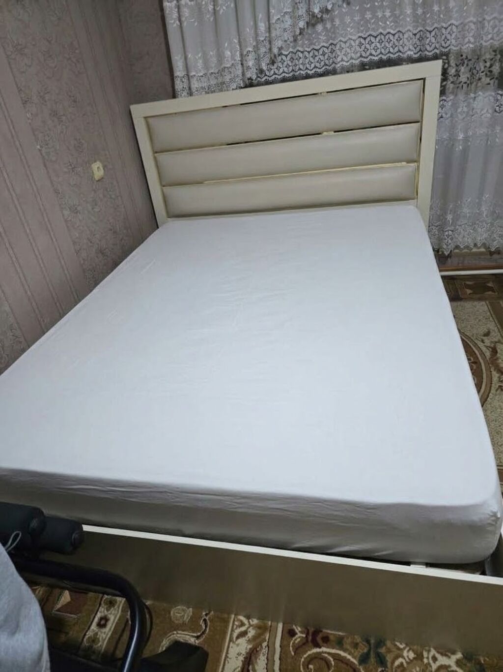Fabrik istehsalı bazalı matraslı keyfiyyətli 2 nəfərlik taxt 250 Azn — Yataqlar, Mehdiabad