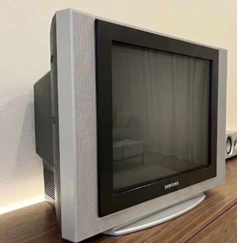Samsung CRT televizor - Ekran: təxminən 28–32 düym diaqonal, şüşə CRT — Bakı