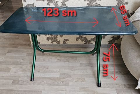 Masa – düzbucaqlı, qara-yaşıl tonlarda səth və yaşıl metal karkas — Bakı