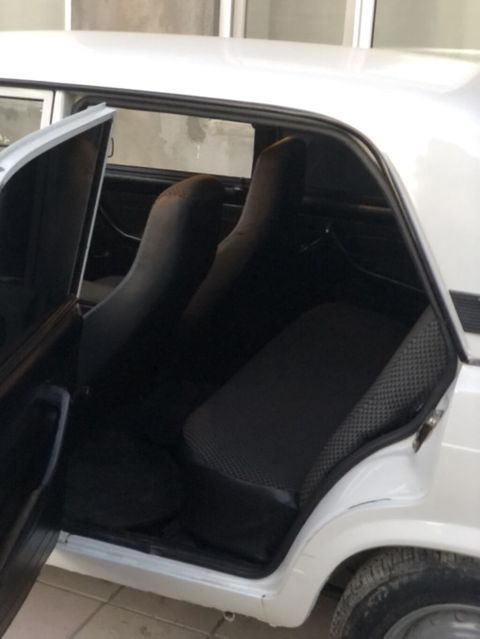 VAZ 2107, ağ rəng, sedan kuzov - Mühərrik: benzinli, arxa ötürücülü — Quba