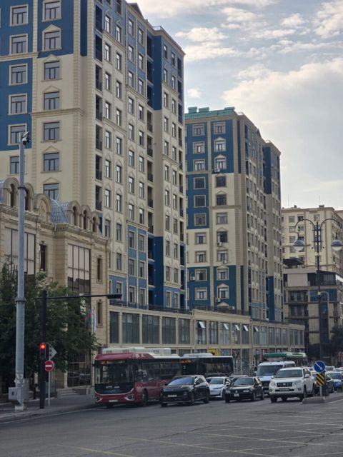 3-otaqlı yeni tikili, İnşaatçılar m., 97.5 m² — Bakı