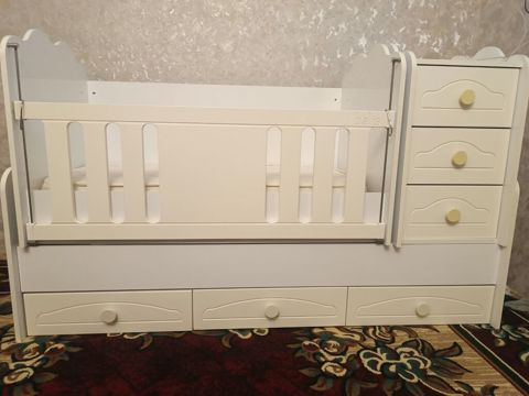 Uşaq beşiyi-komodlu transformator - Rəng: krem/ivory ağ - Material — Digah