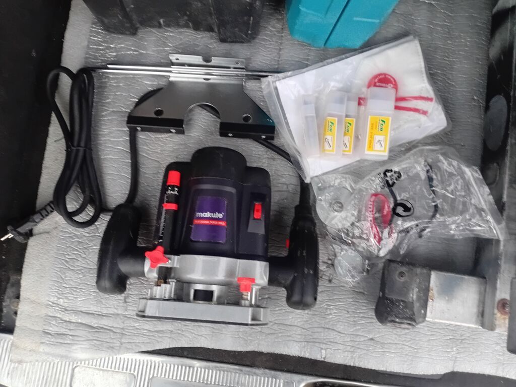 Makute ER003 elektrik frezə (router) təzədir üstündə 50 axnlik — Stanoklar, Bakı (2)